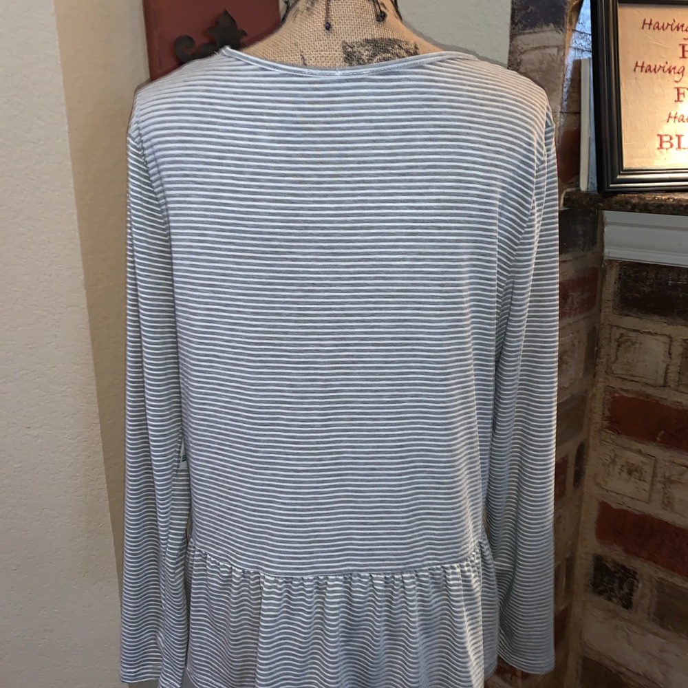 ⭐️Striped Ruffled Hemline Top - Picture 5 of 5
